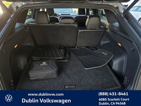 Certified 2021 Volkswagen Atlas Cross Sport SE w/ Panoramic Sunroof Package image 25