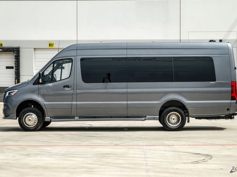 Used 2023 Mercedes-Benz Sprinter 3500 image 7