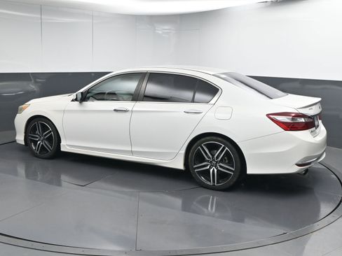 Used 2017 Honda Accord Sport image 6