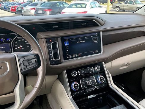 Used 2021 GMC Yukon Denali w/ Denali Premium Package image 9