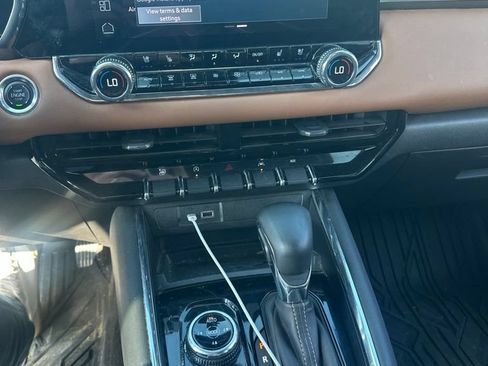 Used 2026 GMC Canyon AT4 w/ Technology Plus Package AWD/4WD image 9