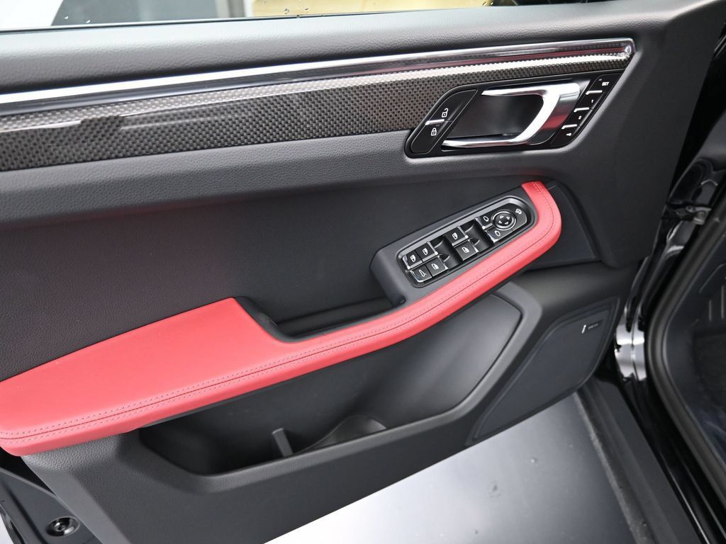 Certified 2026 Porsche Macan AWD/4WD image 21