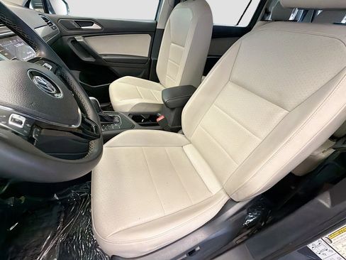 Used 2021 Volkswagen Tiguan SE image 11