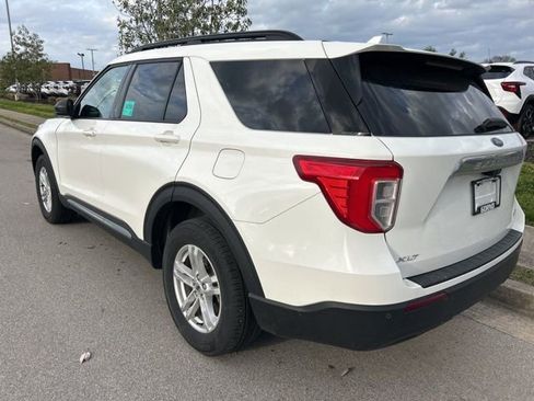 Used 2023 Ford Explorer XLT AWD/4WD image 4