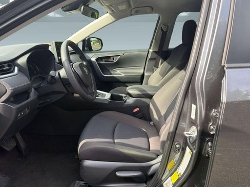 Used 2025 Toyota RAV4 LE AWD/4WD image 5