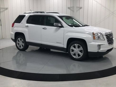 Used 2017 GMC Terrain SLT image 2