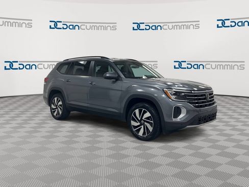 Used 2025 Volkswagen Atlas SE FWD image 2
