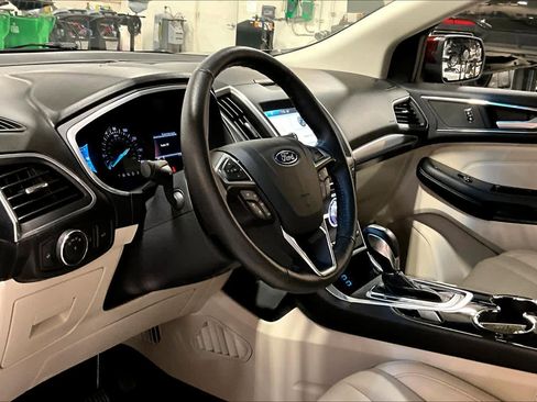 Used 2017 Ford Edge Titanium image 18