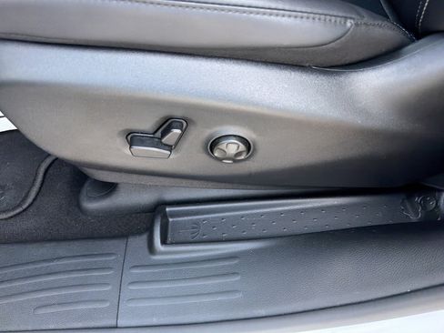 Used 2025 Chrysler Pacifica Select FWD image 15