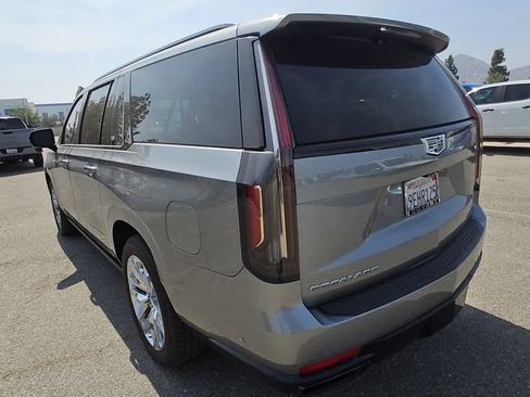 Used 2023 Cadillac Escalade ESV Sport Platinum AWD/4WD image 3