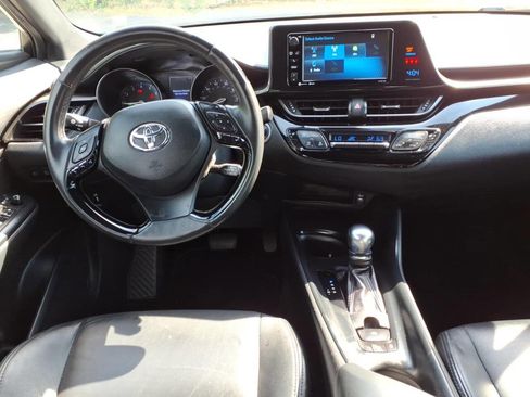 Used 2018 Toyota C-HR XLE FWD image 12