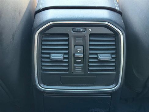 Used 2015 Porsche Macan Turbo image 29