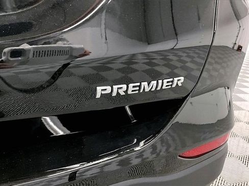 Used 2023 Chevrolet Equinox Premier image 8