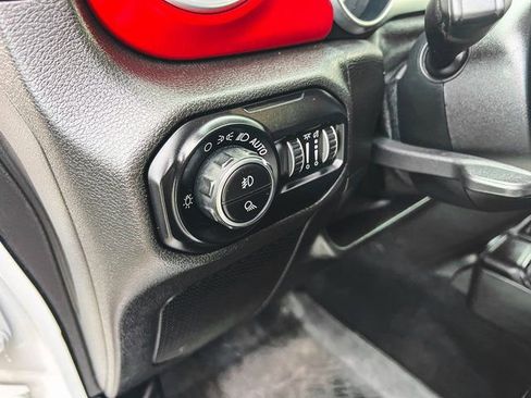 Used 2020 Jeep Gladiator Rubicon image 15