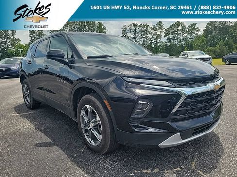 Used 2025 Chevrolet Blazer LT FWD image 1