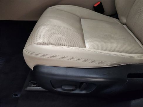 Used 2018 Land Rover Range Rover Velar R-Dynamic SE image 25