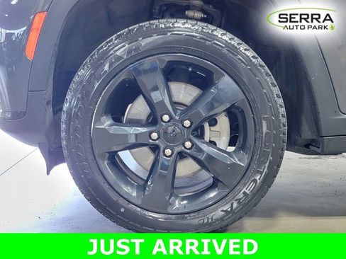 Used 2022 Jeep Grand Cherokee L Laredo image 10