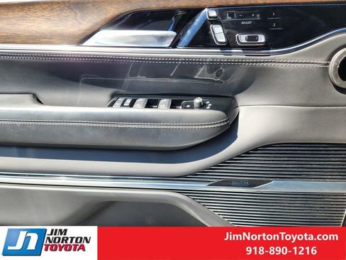 Used 2022 Jeep Grand Wagoneer Series II image 23