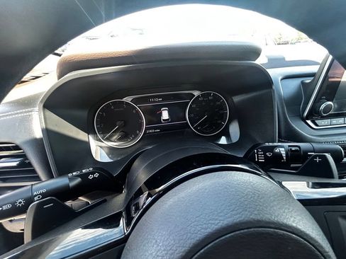 Used 2023 Nissan Rogue SV AWD/4WD image 9