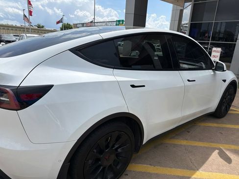 Used 2020 Tesla Model Y Long Range AWD/4WD image 3