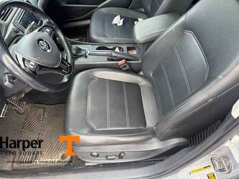 Used 2017 Volkswagen Passat 1.8T R-Line FWD image 13