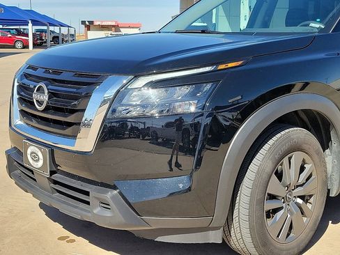 Used 2025 Nissan Pathfinder SV FWD image 10