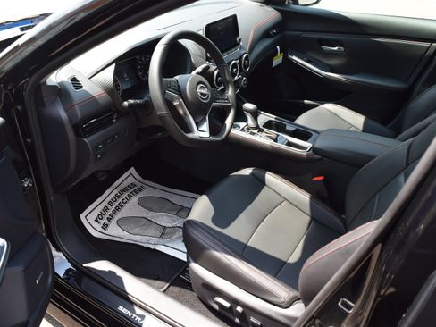 Used 2025 Nissan Sentra SR w/ SR Premium Package FWD image 9