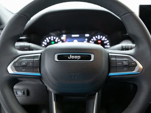 Used 2023 Jeep Compass Latitude image 14