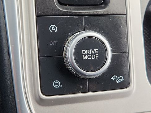 Used 2020 Ford Explorer XLT w/ Equipment Group 202A AWD/4WD image 23