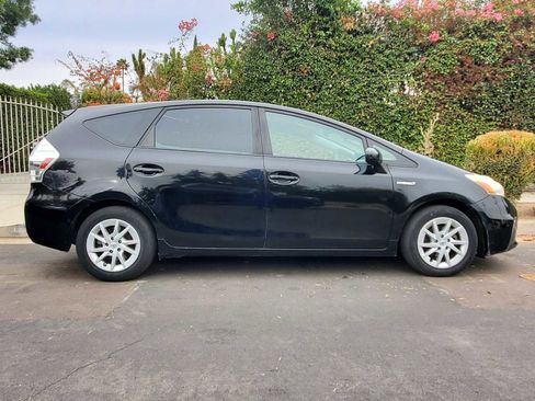 Used 2012 Toyota Prius V Three image 8