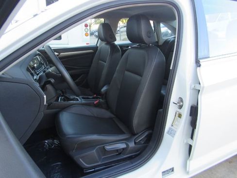 Used 2020 Volkswagen Jetta SE w/ SE Cold Weather Package image 6