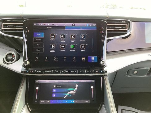 Used 2023 Jeep Grand Wagoneer Series III image 14