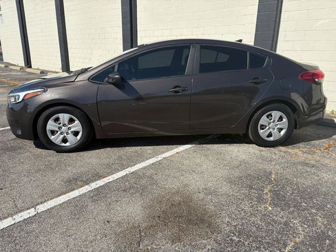 Used 2017 Kia Forte LX FWD image 2