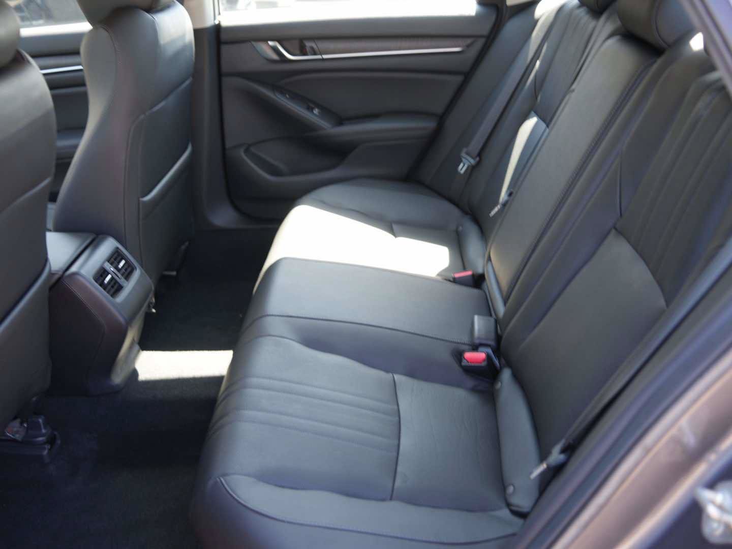 Used 2019 Honda Accord Touring image 10
