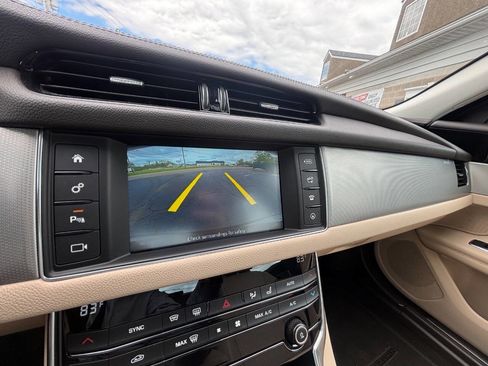 Used 2018 Jaguar XF Prestige AWD/4WD image 10