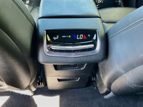 Used 2025 Cadillac XT6 Luxury AWD/4WD image 26