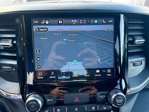 Used 2024 RAM 1500 Laramie image 14