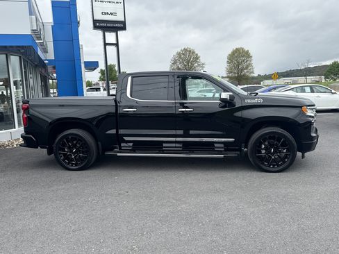 Used 2024 Chevrolet Silverado 1500 High Country w/ High Country Premium Package AWD/4WD image 2