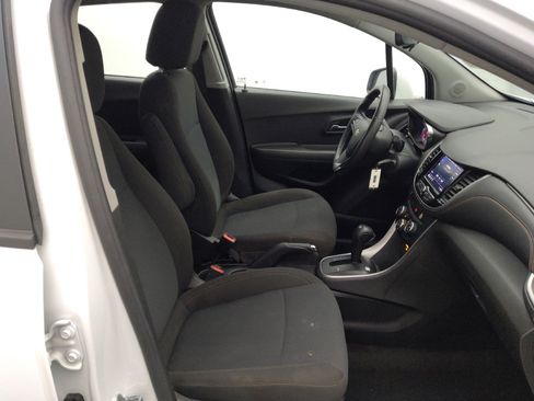 Used 2020 Chevrolet Trax LS w/ LPO, Cargo Package FWD image 21