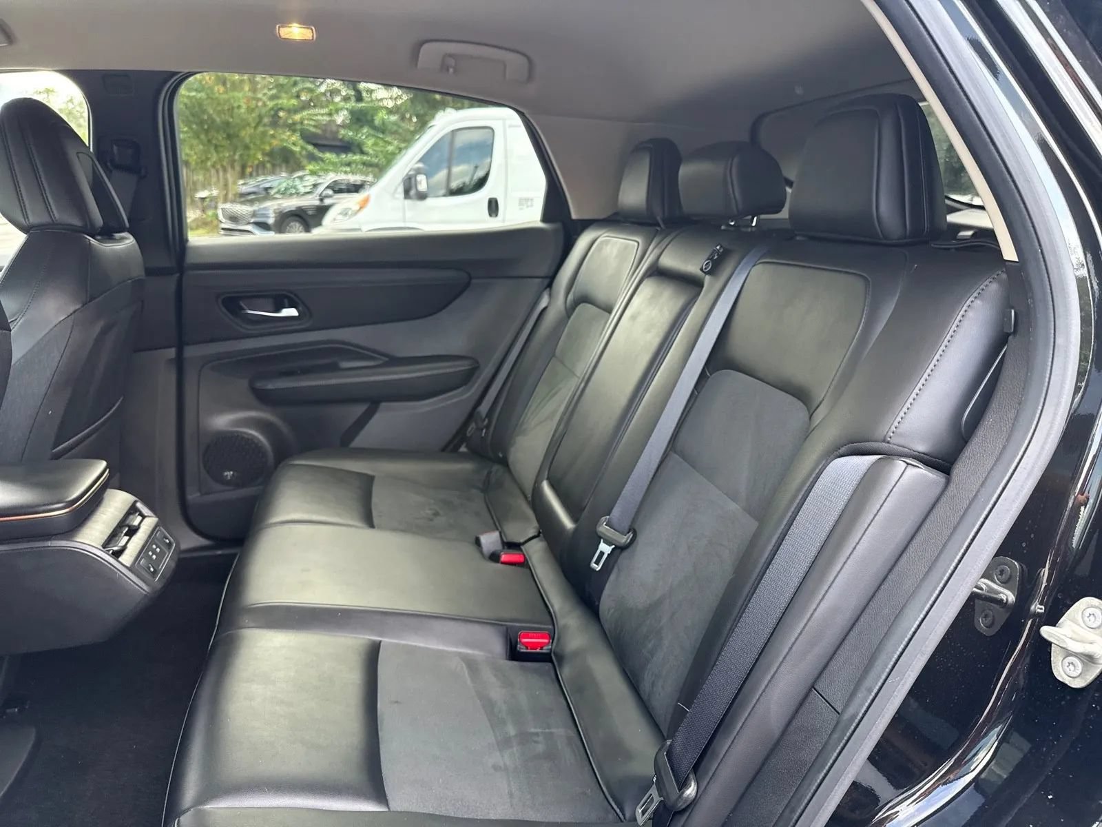 Used 2025 Nissan Ariya AWD image 13