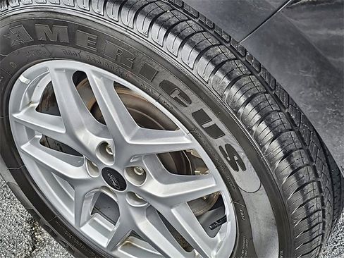 Used 2024 Ford Edge SEL image 13