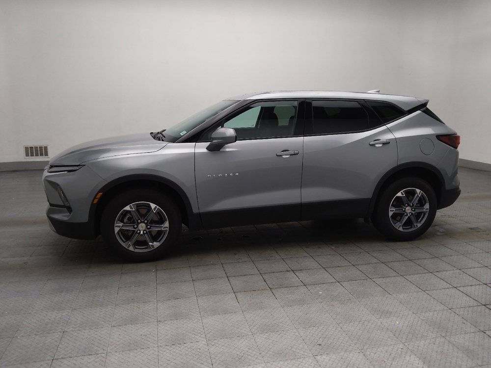 Used 2025 Chevrolet Blazer LT AWD/4WD image 2