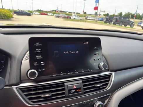 Used 2018 Honda Accord LX image 17
