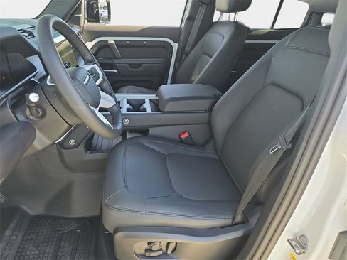 New 2025 Land Rover Defender 110 X-Dynamic SE image 15
