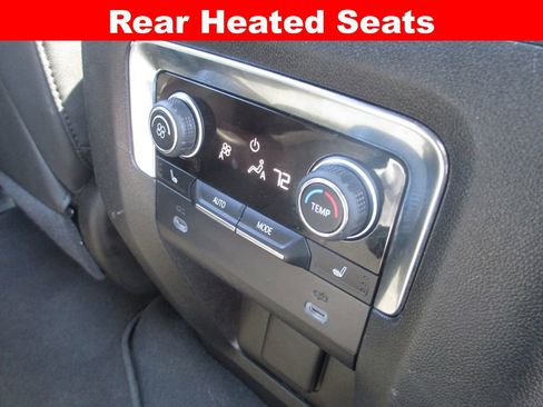 Used 2022 Chevrolet Suburban High Country AWD/4WD image 28