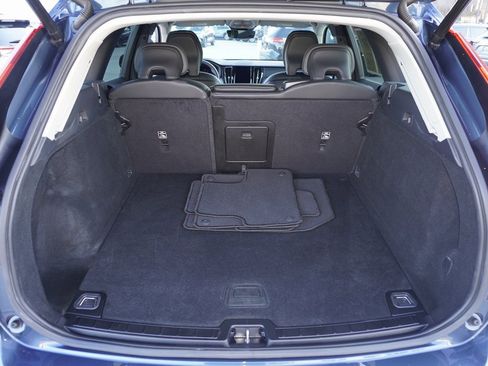 Used 2024 Volvo XC60 B5 Core image 9