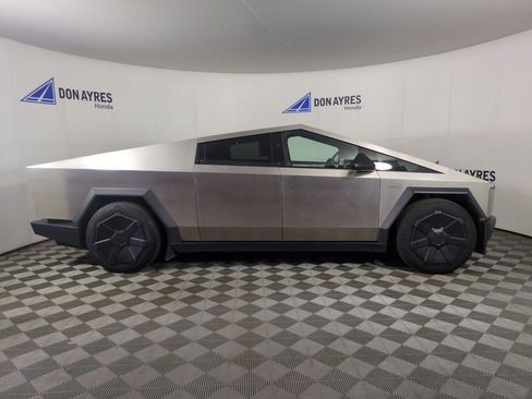 Used 2024 Tesla Cybertruck AWD Crew Cab image 9