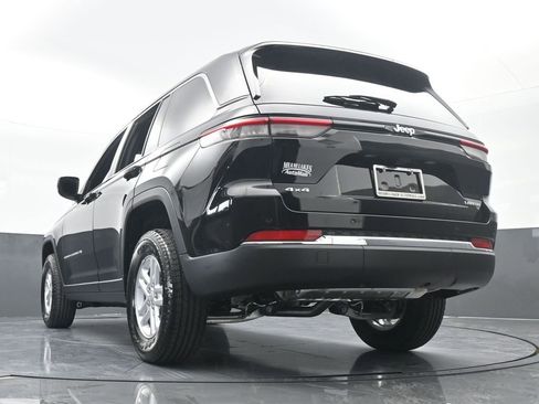 Used 2025 Jeep Grand Cherokee Laredo AWD/4WD image 52