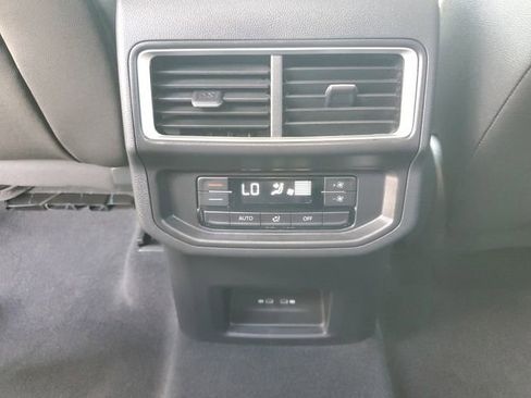 Certified 2025 Volkswagen Atlas SE AWD/4WD image 17