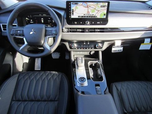 New 2026 Mitsubishi Outlander SEL image 9